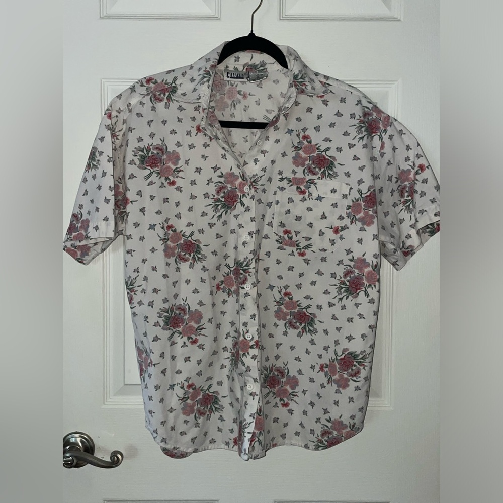 Capacity Vintage White Short-Sleeve Button-Up Shirt with Pink Floral Print
